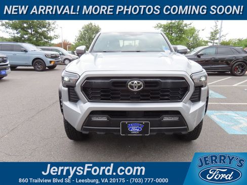 Used 2024 Toyota Tacoma TRD Off-Road w/ TRD Off Road Premium Package AWD/4WD image 2