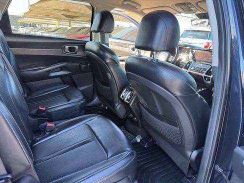 Used 2022 Kia Sorento S image 16