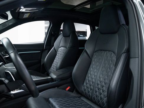 Used 2022 Audi e-tron S Prestige w/ Prestige Package image 18