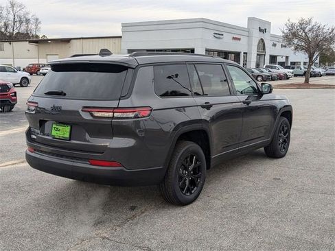 New 2024 Jeep Grand Cherokee L Laredo image 8
