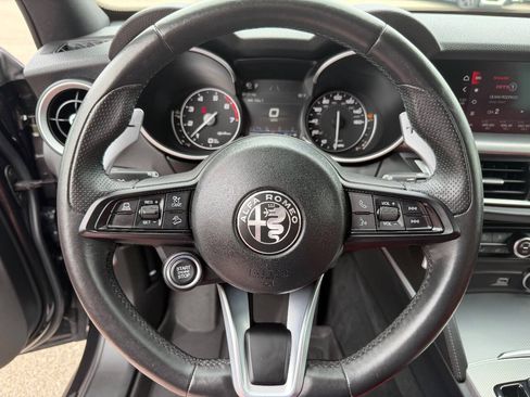 Used 2022 Alfa Romeo Stelvio Veloce AWD/4WD image 10