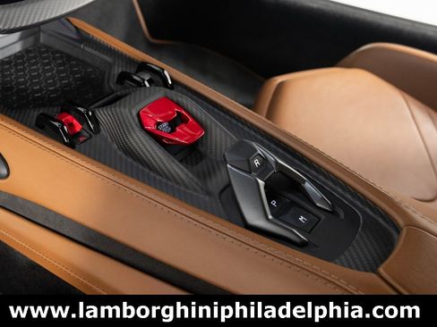 Used 2024 Lamborghini Revuelto image 17