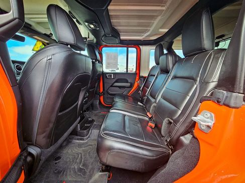 Used 2018 Jeep Wrangler Unlimited Sahara image 30