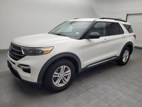 Used 2020 Ford Explorer XLT w/ Equipment Group 202A RWD image 2