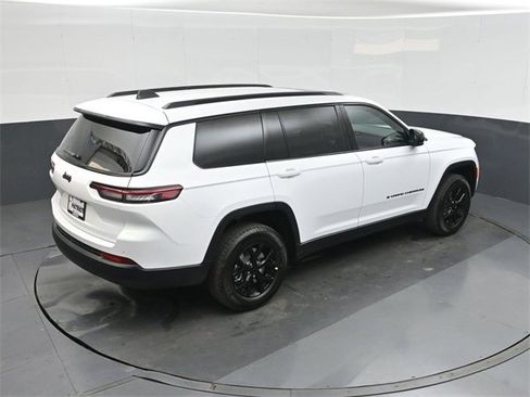 New 2025 Jeep Grand Cherokee L Altitude image 32