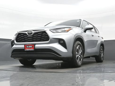 Used 2023 Toyota Highlander XLE FWD image 30