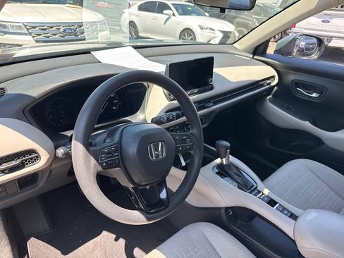 Used 2023 Honda HR-V LX image 9