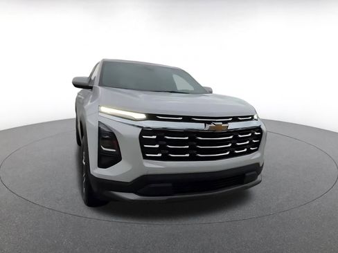 Used 2025 Chevrolet Equinox LT image 3