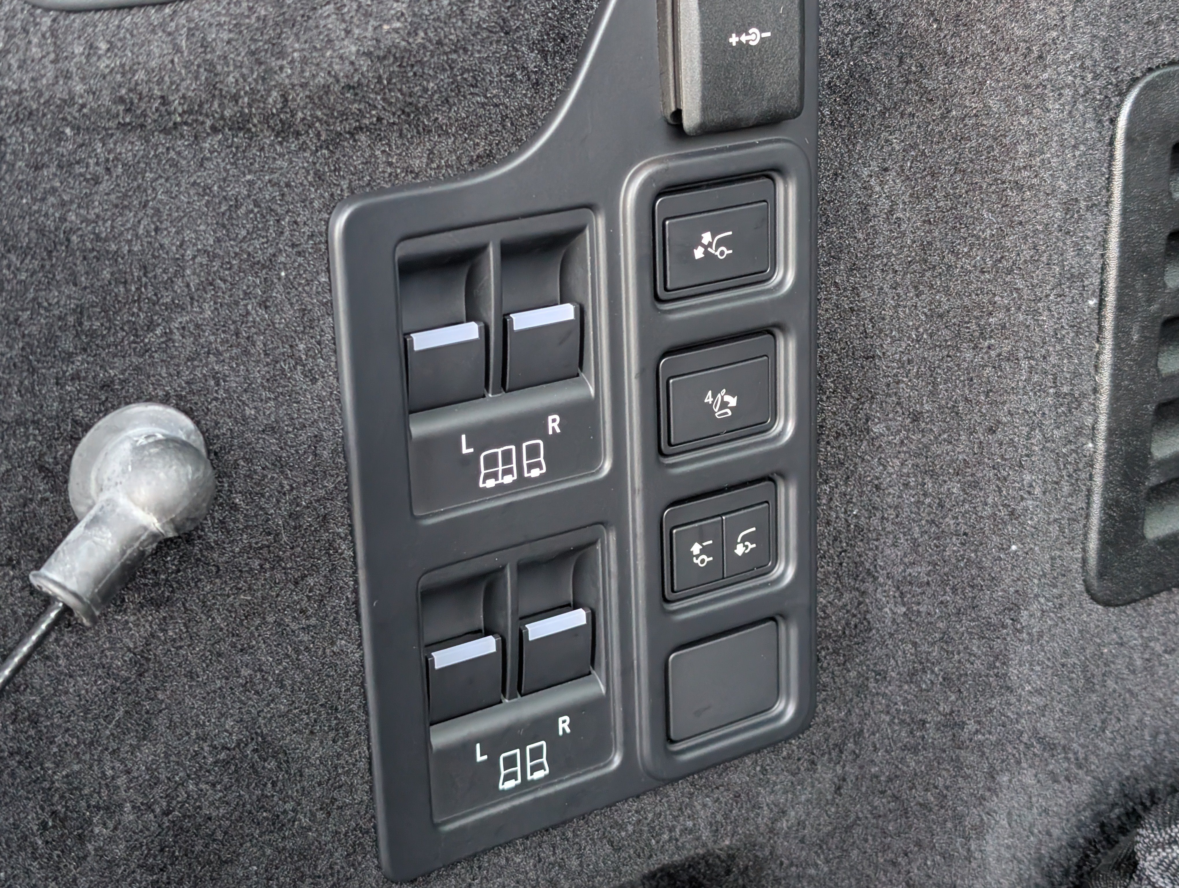 Used 2023 Land Rover Discovery Metropolitan Edition AWD/4WD image 24