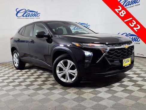 Used 2025 Chevrolet Trax LS image 1