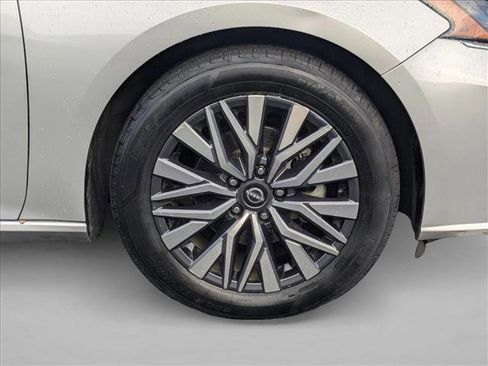 Used 2024 Nissan Altima 2.5 SV image 22