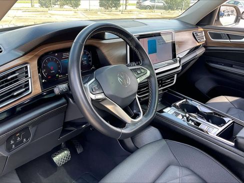 Used 2024 Volkswagen Atlas SE image 19