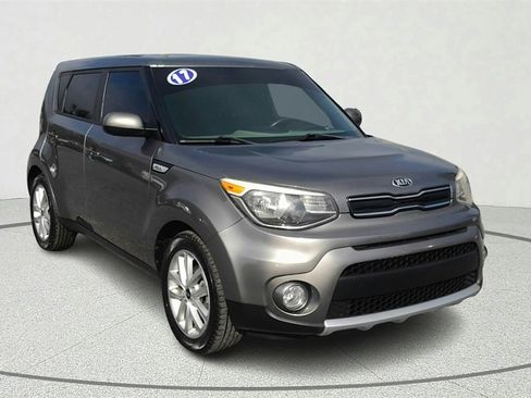 Used 2017 Kia Soul + image 1