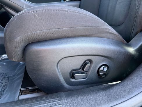 Used 2016 Chrysler 200 Limited w/ Anniversary Edition FWD image 18