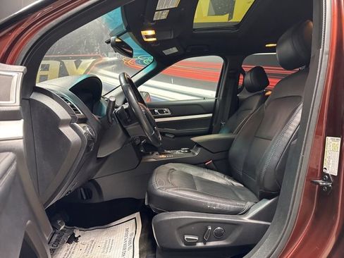 Used 2016 Ford Explorer XLT w/ Equipment Group 202A image 4