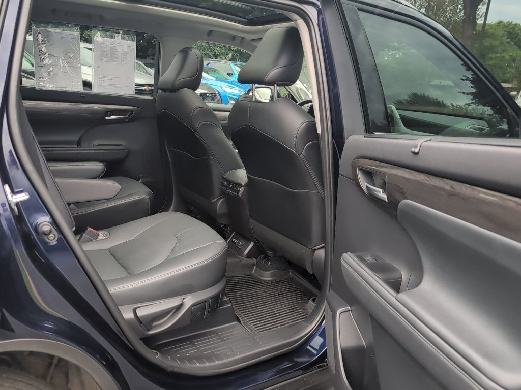 Used 2021 Toyota Highlander Platinum AWD/4WD image 7