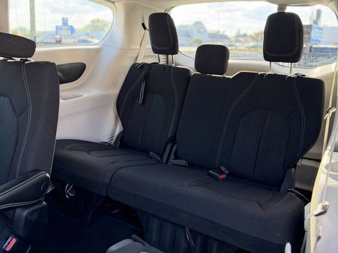 Used 2023 Chrysler Voyager LX image 12