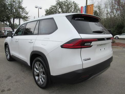 Used 2025 Toyota Grand Highlander FWD image 5