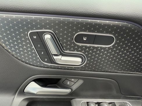 Certified 2025 Mercedes-Benz GLB 250 image 11
