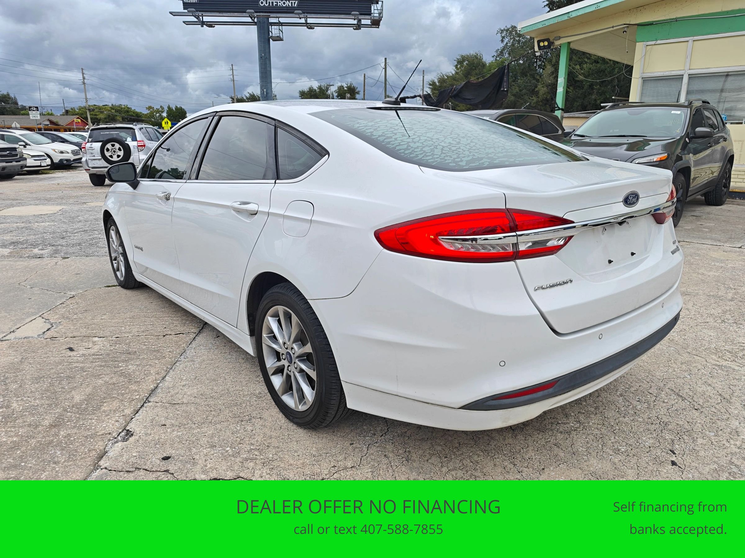 Used 2017 Ford Fusion SE FWD image 3