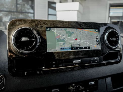 Used 2022 Mercedes-Benz Sprinter 3500 image 17