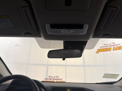 New 2025 Nissan Versa SR w/ Trunk Package image 21