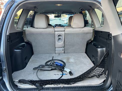 Used 2014 Toyota RAV4 EV image 13