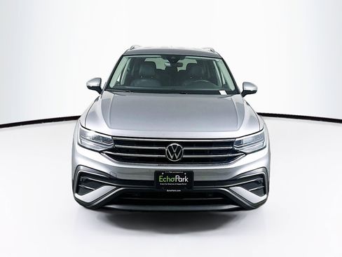 Used 2024 Volkswagen Tiguan SE image 2
