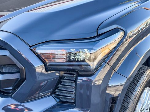 Used 2025 Toyota Tacoma SR5 AWD/4WD image 9