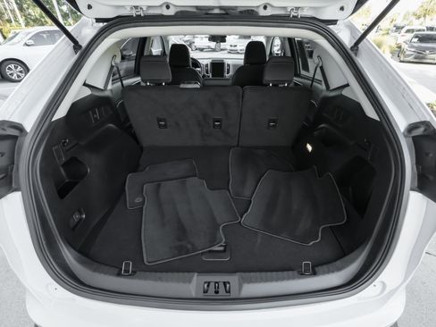 Used 2023 Ford Edge SE image 40