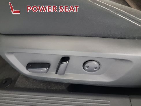 Used 2024 Nissan Rogue SV image 16