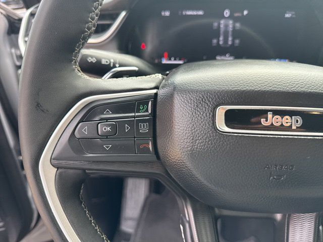 Used 2025 Jeep Grand Cherokee Altitude AWD/4WD image 22