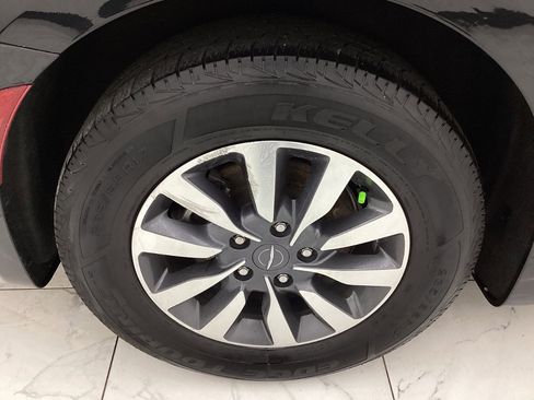 Used 2021 Chrysler Pacifica Touring-L image 45