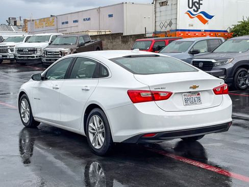 Used 2018 Chevrolet Malibu LT image 2