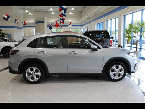 Certified 2023 Honda HR-V LX image 4