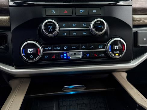 Used 2024 Ford Expedition Max Limited image 30