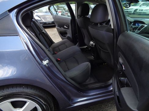 Used 2014 Chevrolet Cruze LT image 16