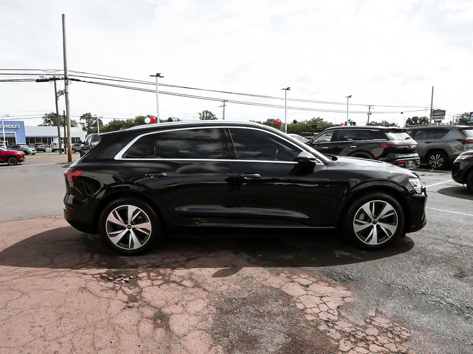 Used 2024 Audi Q8 e-tron Premium AWD/4WD image 7