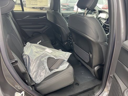 New 2025 Jeep Grand Cherokee 4WD image 13