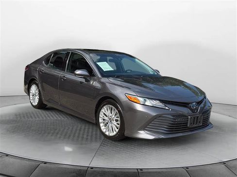 Used 2018 Toyota Camry XLE w/ Audio Package image 7