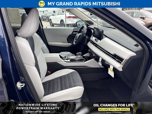 New 2026 Mitsubishi Outlander SE AWD/4WD image 16
