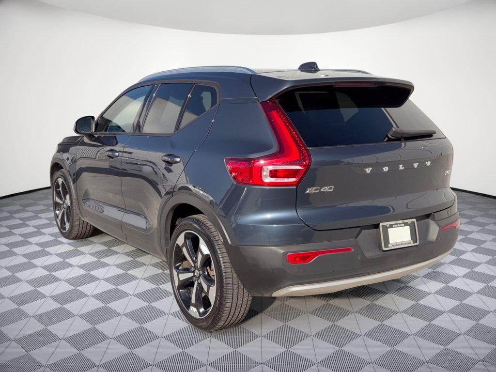 Used 2021 Volvo XC40 T5 Momentum w/ Premium Package AWD/4WD image 3