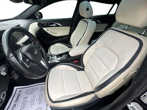 Used 2017 INFINITI QX30 Premium w/ Technology Package image 9