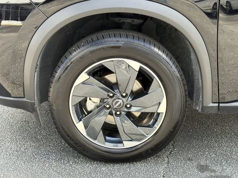 Certified 2025 Nissan Rogue SV image 32