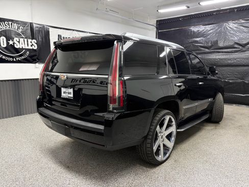 Used 2019 Cadillac Escalade Luxury AWD/4WD image 3