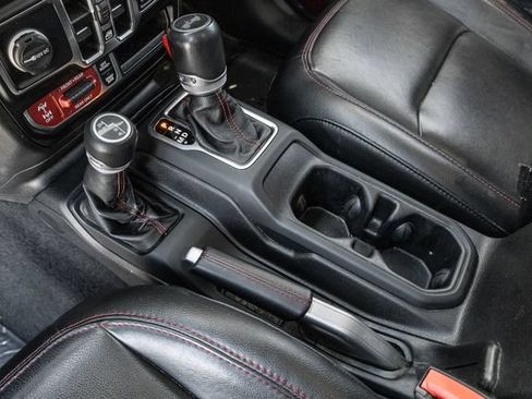 Used 2021 Jeep Wrangler Unlimited Rubicon w/ LED Lighting Group AWD/4WD image 13