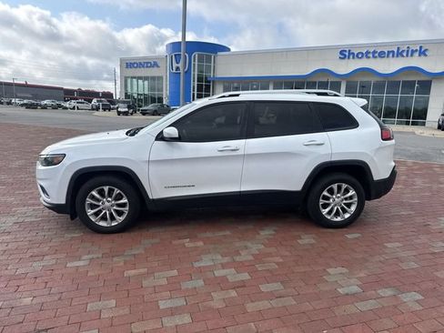 Used 2021 Jeep Cherokee Latitude FWD image 3