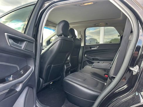 Used 2019 Ford Edge Titanium w/ Equipment Group 301A FWD image 10