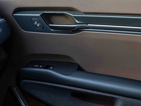 Certified 2024 Kia EV9 Land image 16