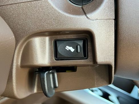 Used 2025 RAM 3500 Laramie image 31